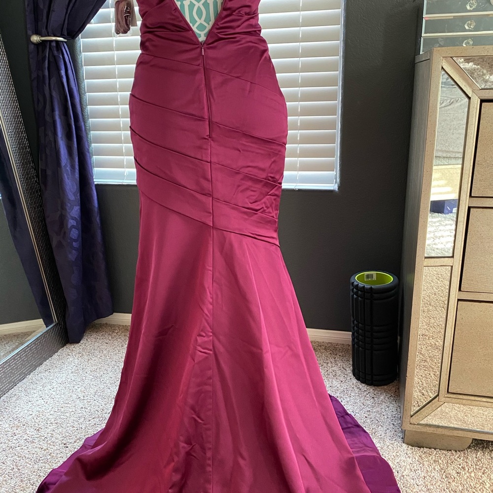 Formal satin dress color sangria - Picture 4 of 7